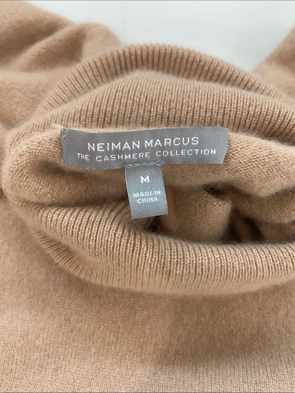 Neiman Marcus Camel Turtleneck 100%-Cashmere Sweater. Size M
